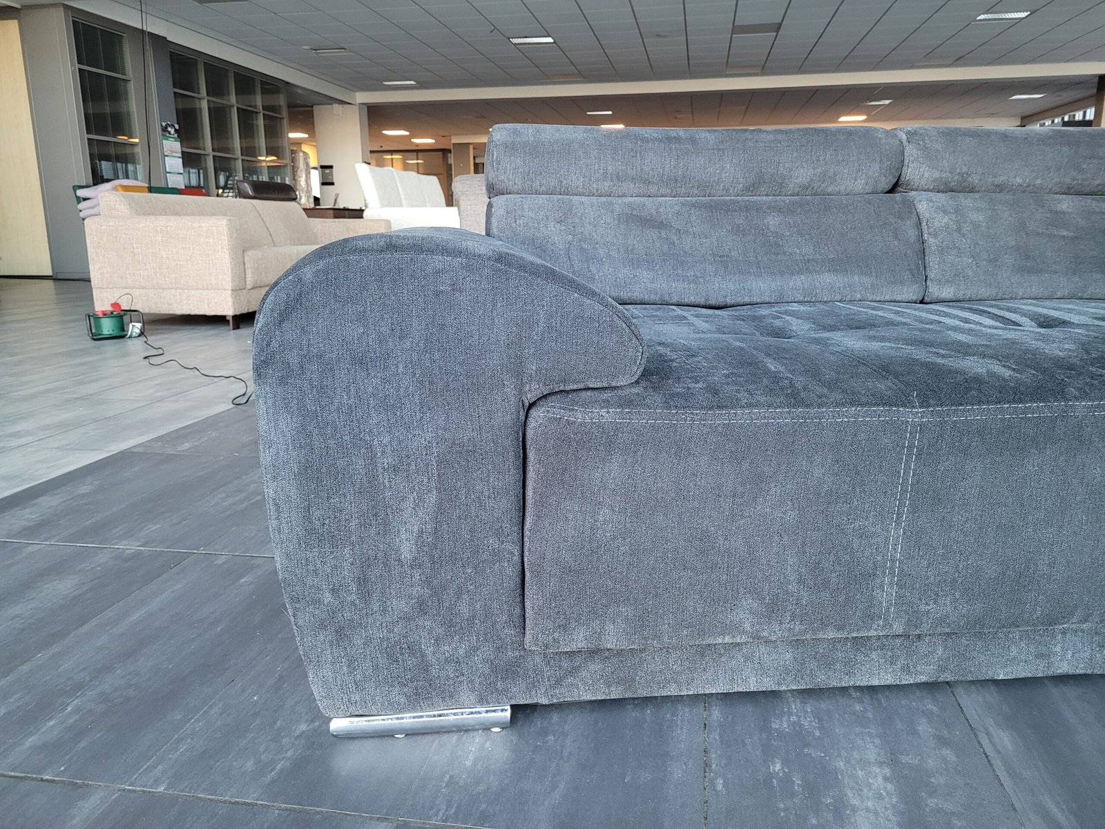 OUTLET antraciet velours hoekbank 330x230 | BEZORGEN - Afbeelding 15