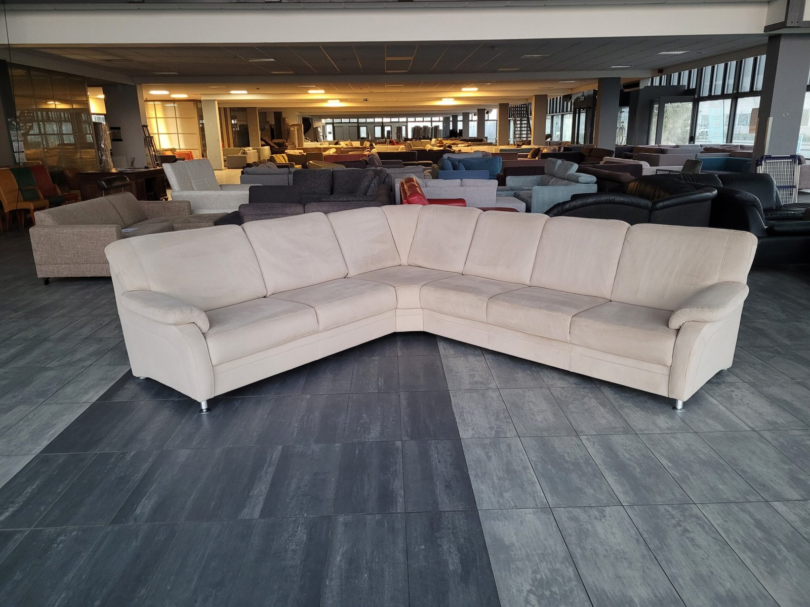 OUTLET creme suede hoekbank 300x270 | GRATIS BEZORGEN