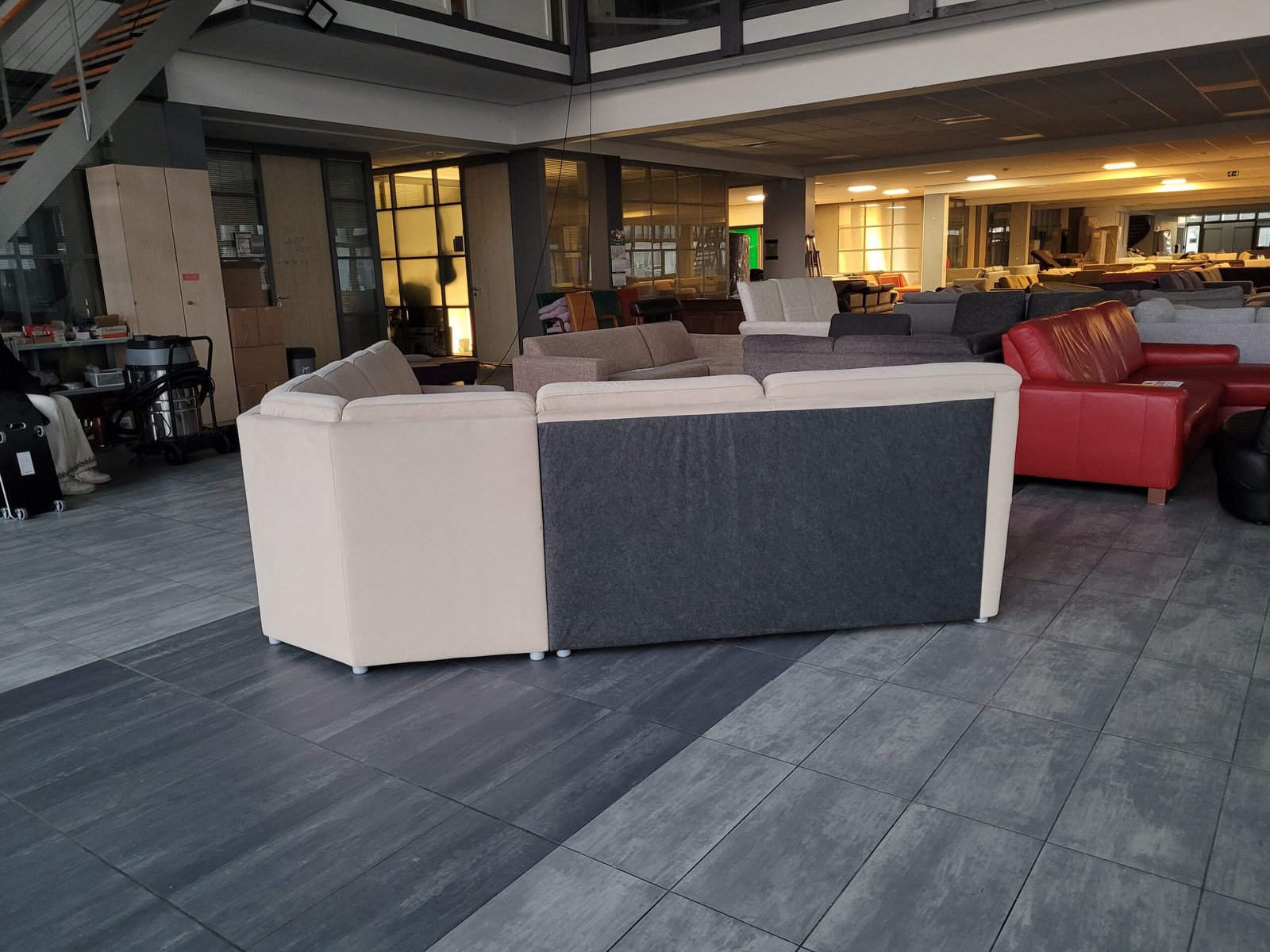 OUTLET creme suede hoekbank 300x270 | GRATIS BEZORGEN - Afbeelding 5