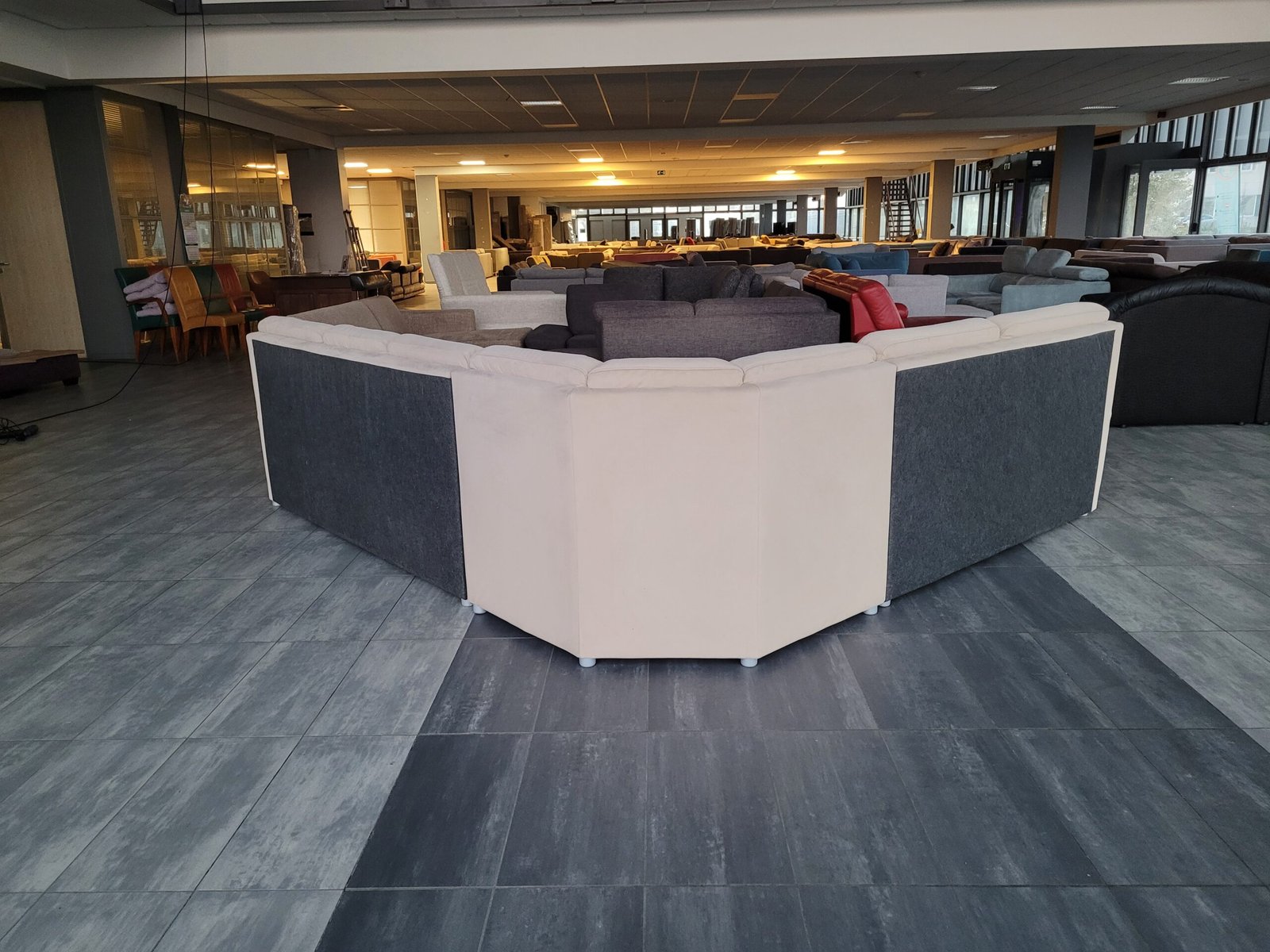 OUTLET creme suede hoekbank 300x270 | GRATIS BEZORGEN - Afbeelding 6