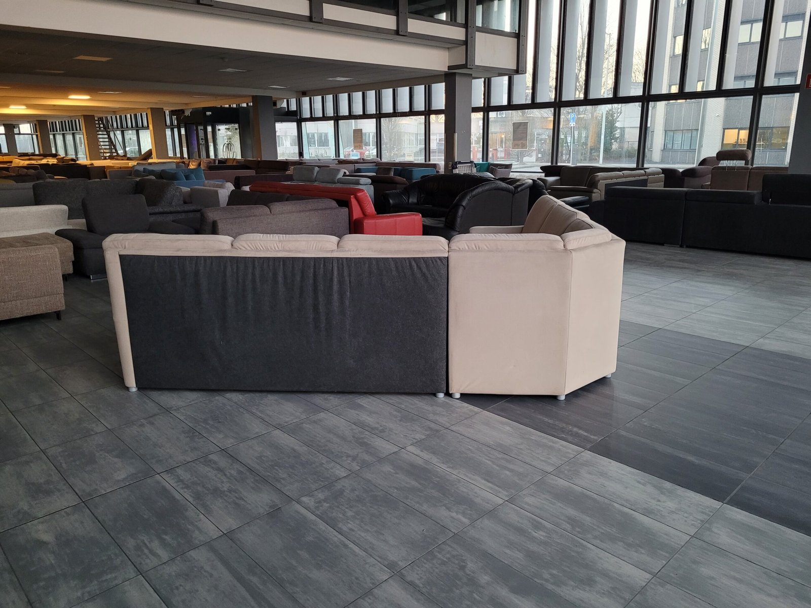 OUTLET creme suede hoekbank 300x270 | GRATIS BEZORGEN - Afbeelding 7