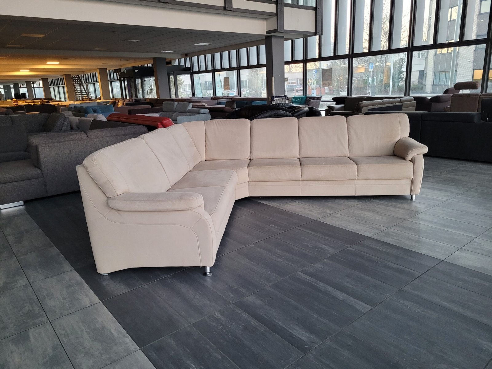 OUTLET creme suede hoekbank 300x270 | GRATIS BEZORGEN - Afbeelding 8
