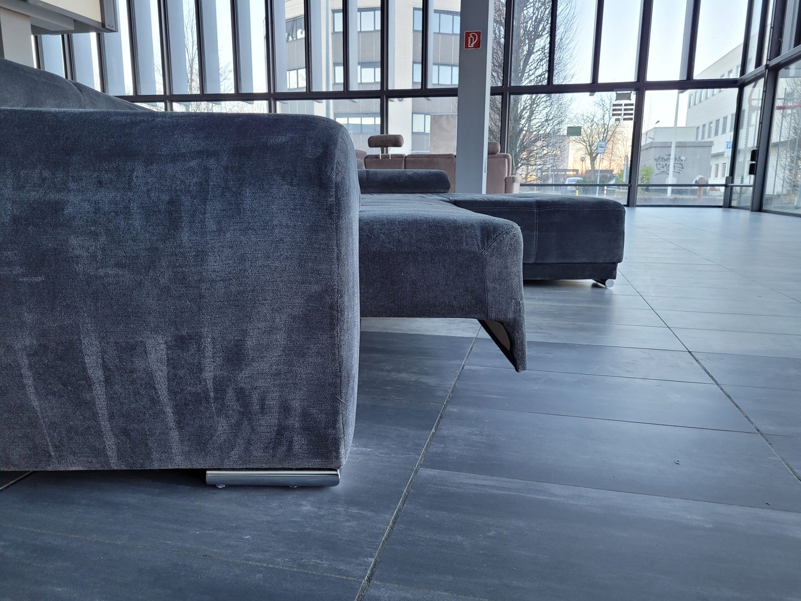 OUTLET antraciet velours hoekbank 330x230 | BEZORGEN - Afbeelding 11