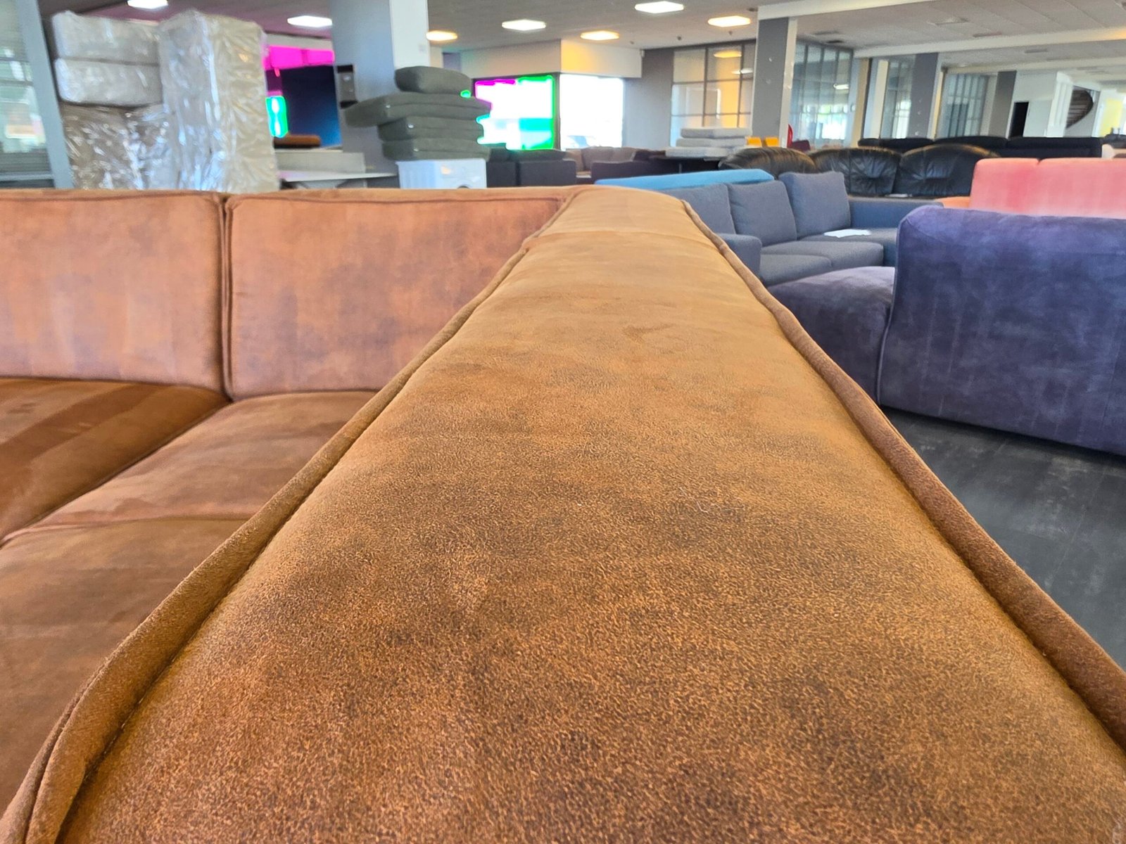 ✅️️️️️️️️ GEREINIGD cognac suede hoekbank 270x225 | BEZORGEN - Afbeelding 2