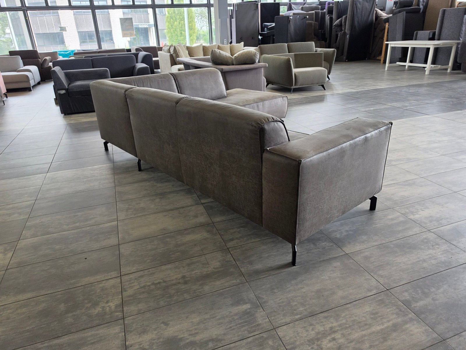 ✅️️️️️️️️️️️️ GEREINIGD suede taupegrijze hoekbank 275x210 - Afbeelding 6
